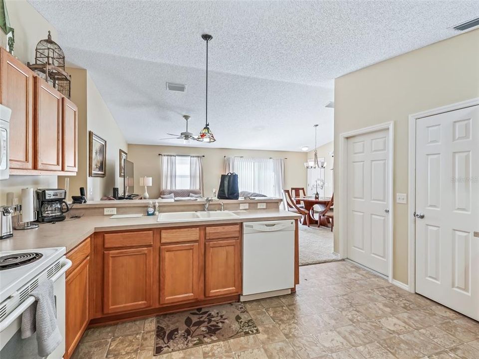 For Rent: $2,400 (2 beds, 2 baths, 1156 Square Feet)