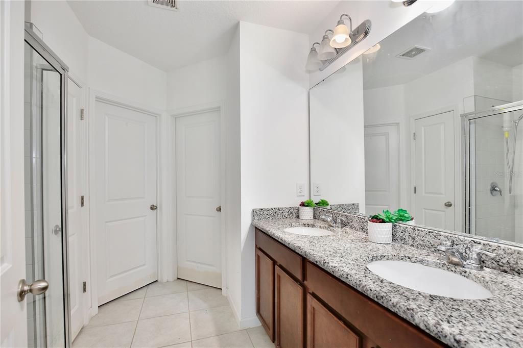 Под контрактом: $175,000 (4 спален, 2 ванн, 1767 Квадратных фут)