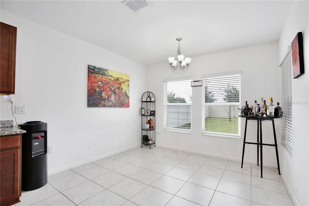 Под контрактом: $175,000 (4 спален, 2 ванн, 1767 Квадратных фут)