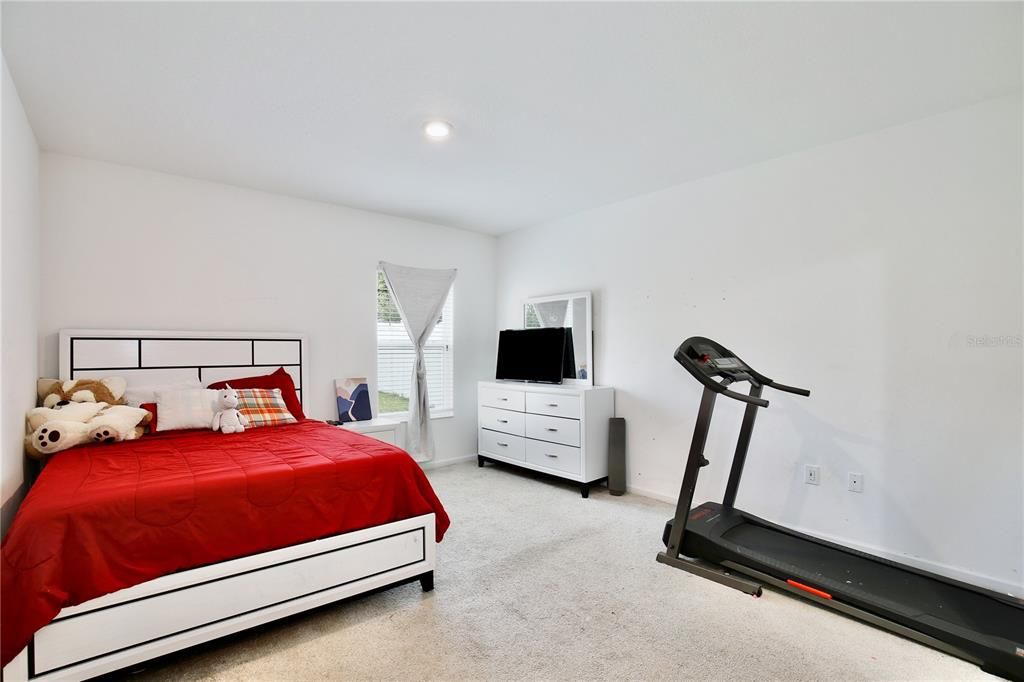 Под контрактом: $175,000 (4 спален, 2 ванн, 1767 Квадратных фут)