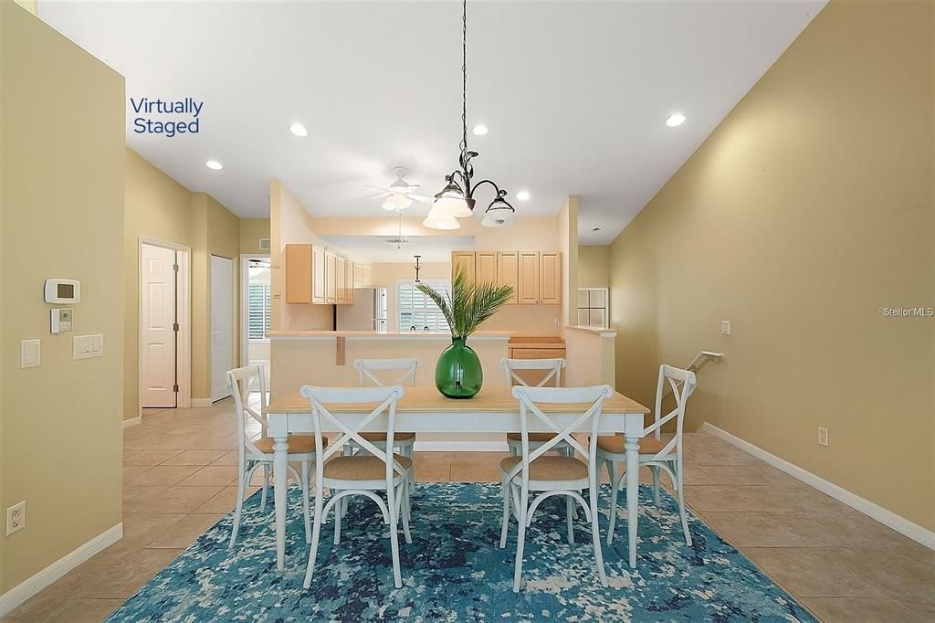 На продажу: $234,900 (2 спален, 2 ванн, 1402 Квадратных фут)