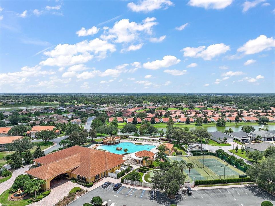 На продажу: $234,900 (2 спален, 2 ванн, 1402 Квадратных фут)