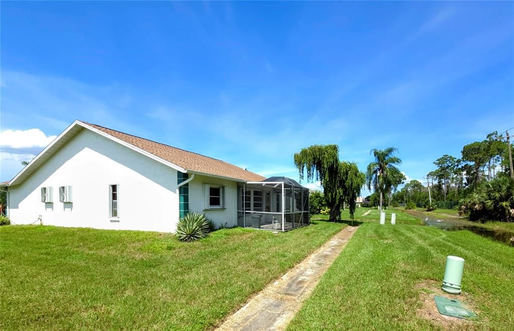 For Sale: $219,900 (2 beds, 2 baths, 1304 Square Feet)