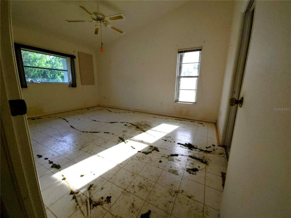 For Sale: $219,900 (2 beds, 2 baths, 1304 Square Feet)