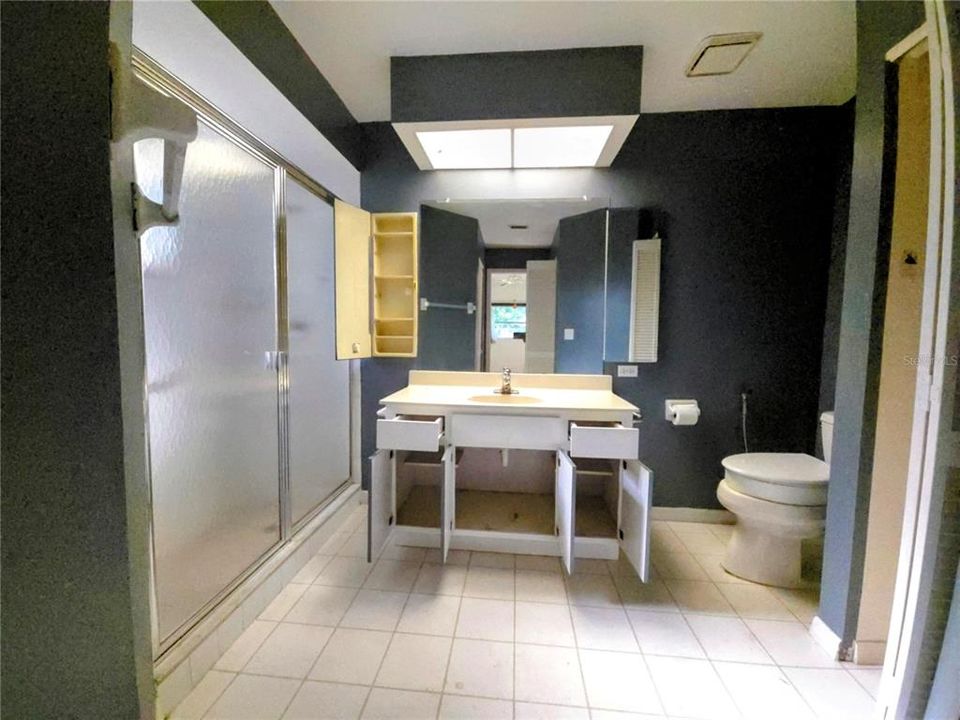 For Sale: $219,900 (2 beds, 2 baths, 1304 Square Feet)