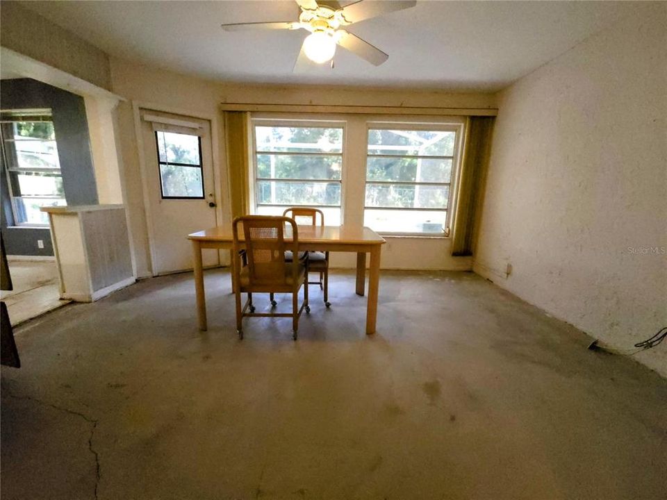 For Sale: $219,900 (2 beds, 2 baths, 1304 Square Feet)