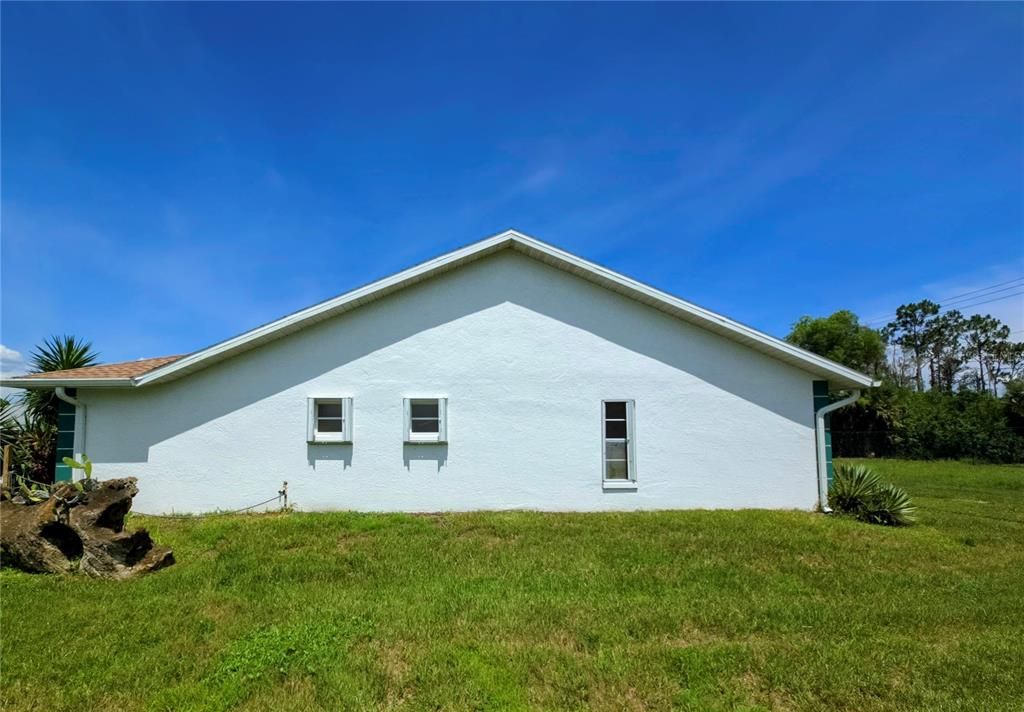 For Sale: $219,900 (2 beds, 2 baths, 1304 Square Feet)