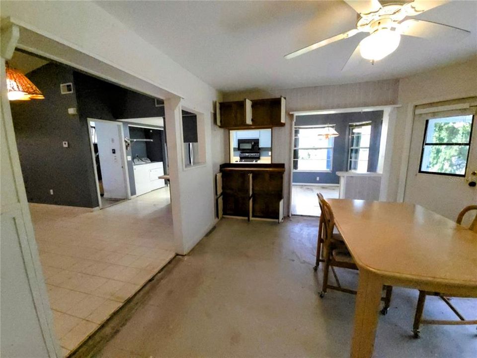 For Sale: $219,900 (2 beds, 2 baths, 1304 Square Feet)