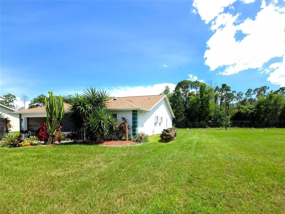 For Sale: $219,900 (2 beds, 2 baths, 1304 Square Feet)