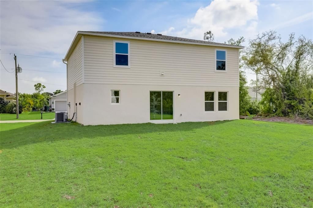 Под контрактом: $249,888 (4 спален, 2 ванн, 2054 Квадратных фут)