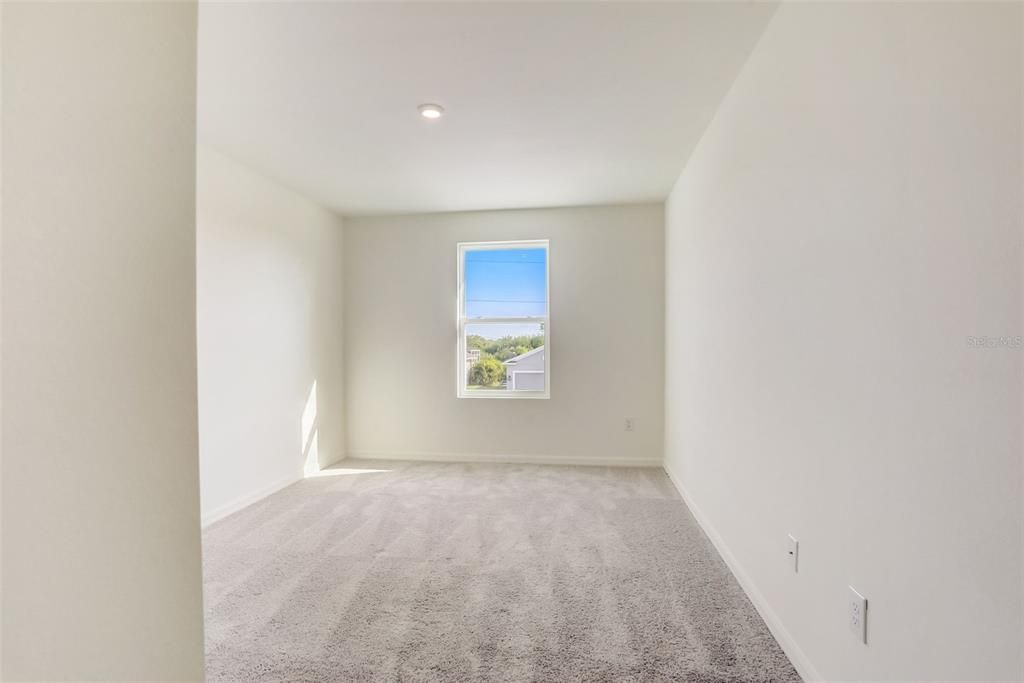 Под контрактом: $249,888 (4 спален, 2 ванн, 2054 Квадратных фут)