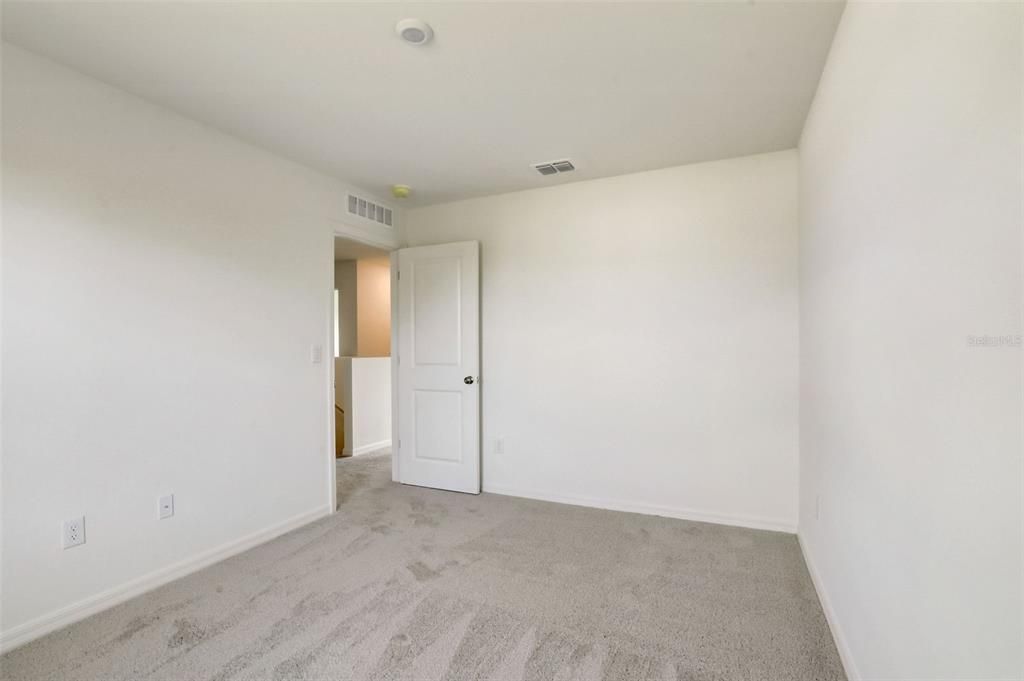 Под контрактом: $249,888 (4 спален, 2 ванн, 2054 Квадратных фут)