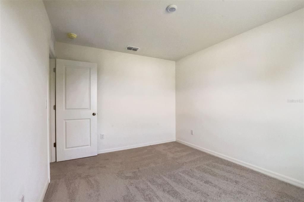 Под контрактом: $249,888 (4 спален, 2 ванн, 2054 Квадратных фут)