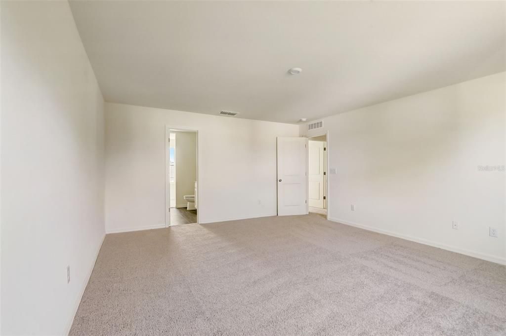 Под контрактом: $249,888 (4 спален, 2 ванн, 2054 Квадратных фут)