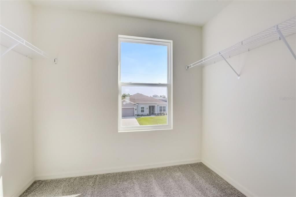 Под контрактом: $249,888 (4 спален, 2 ванн, 2054 Квадратных фут)