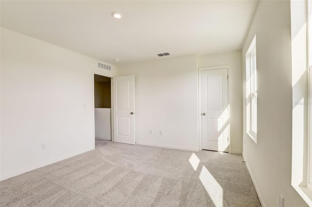 Под контрактом: $249,888 (4 спален, 2 ванн, 2054 Квадратных фут)