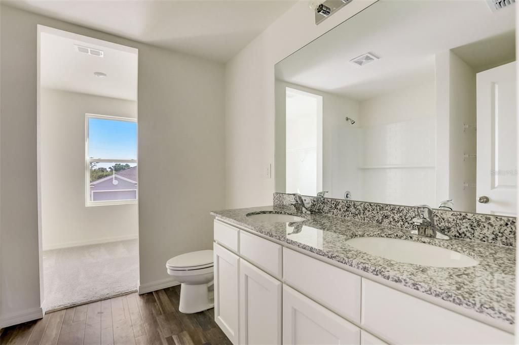 Под контрактом: $249,888 (4 спален, 2 ванн, 2054 Квадратных фут)