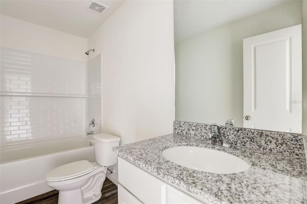 Под контрактом: $249,888 (4 спален, 2 ванн, 2054 Квадратных фут)