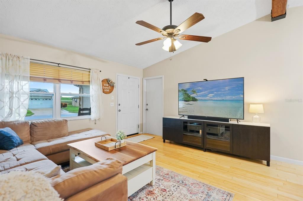 Active With Contract: $362,500 (2 beds, 2 baths, 1244 Square Feet)