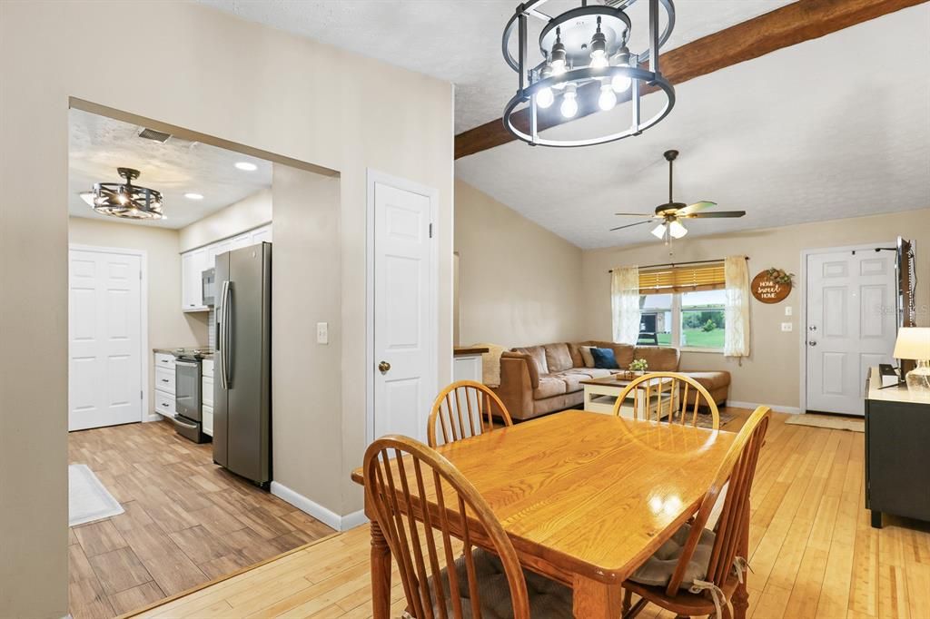 Active With Contract: $362,500 (2 beds, 2 baths, 1244 Square Feet)