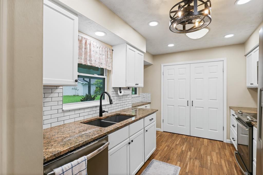 Active With Contract: $362,500 (2 beds, 2 baths, 1244 Square Feet)