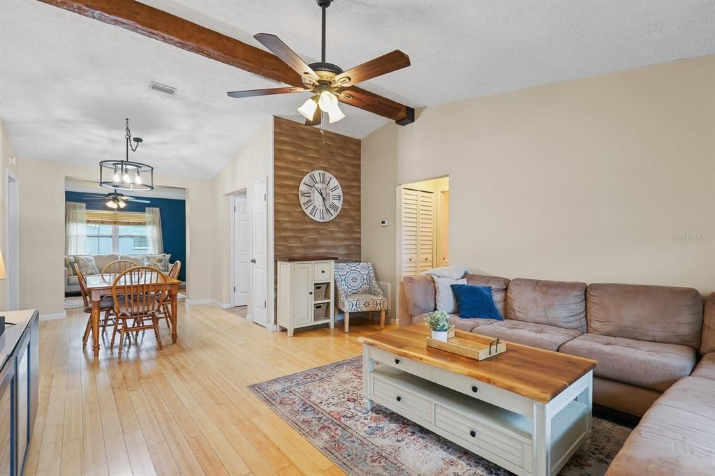 Active With Contract: $362,500 (2 beds, 2 baths, 1244 Square Feet)