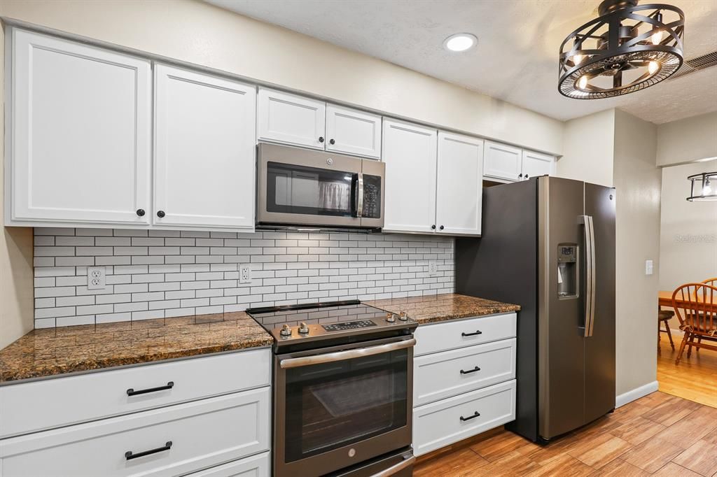 Active With Contract: $362,500 (2 beds, 2 baths, 1244 Square Feet)