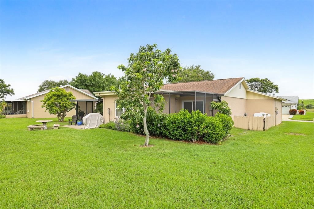 Active With Contract: $362,500 (2 beds, 2 baths, 1244 Square Feet)