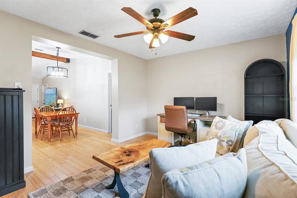 Active With Contract: $362,500 (2 beds, 2 baths, 1244 Square Feet)