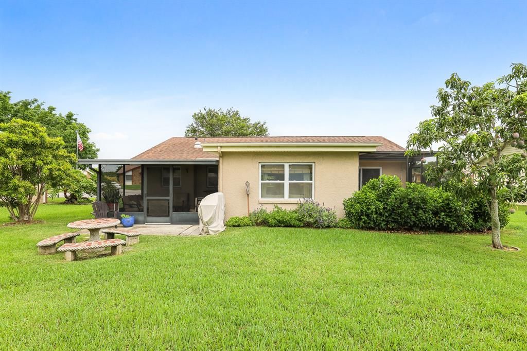 Active With Contract: $362,500 (2 beds, 2 baths, 1244 Square Feet)