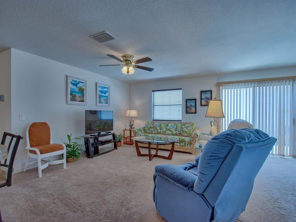 出租: $2,100 (2 贝兹, 2 浴室, 1156 平方英尺)