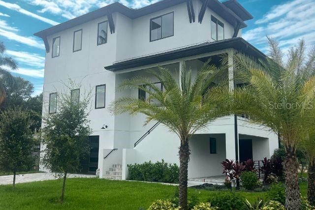 Vendido Recientemente: $3,800,000 (6 camas, 6 baños, 5116 Pies cuadrados)