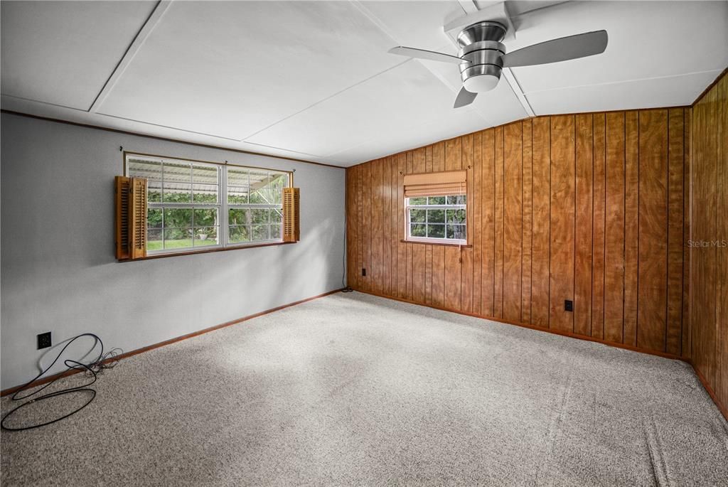 待售: $115,000 (2 贝兹, 1 浴室, 880 平方英尺)