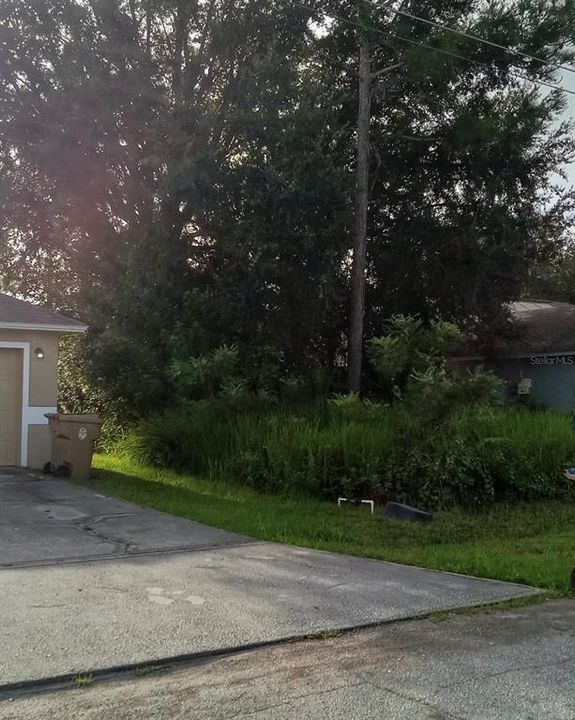 На продажу: $48,000 (0.22 acres)