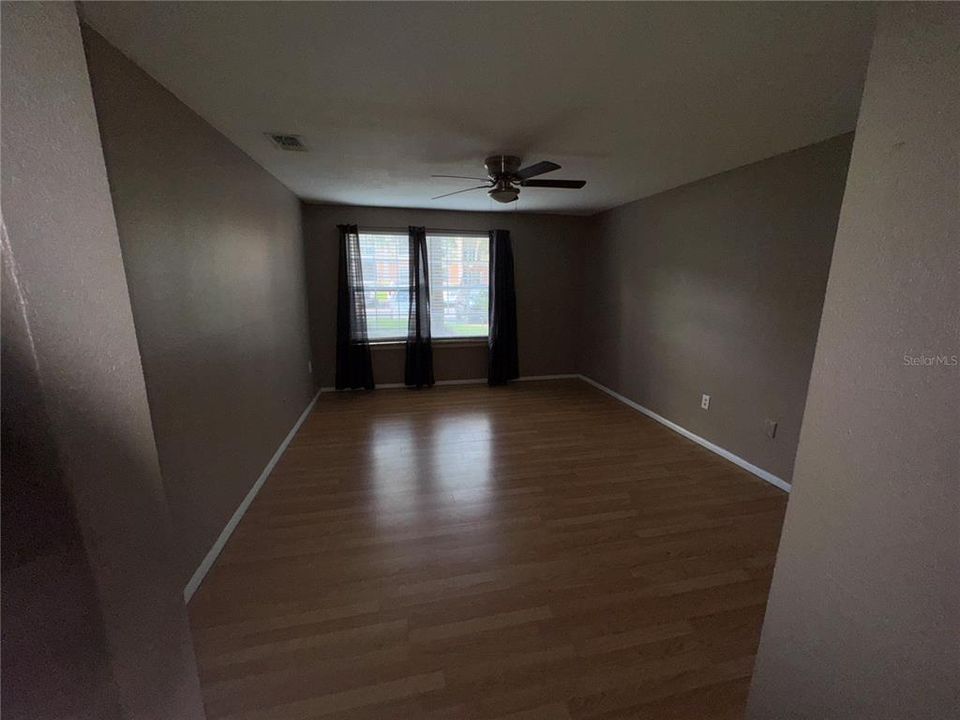 待售: $122,000 (2 贝兹, 2 浴室, 1165 平方英尺)