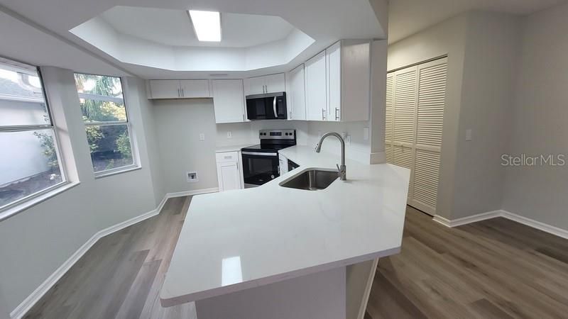 На продажу: $289,900 (2 спален, 2 ванн, 1520 Квадратных фут)