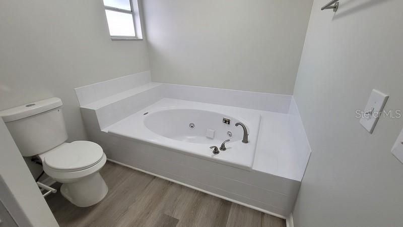 На продажу: $289,900 (2 спален, 2 ванн, 1520 Квадратных фут)