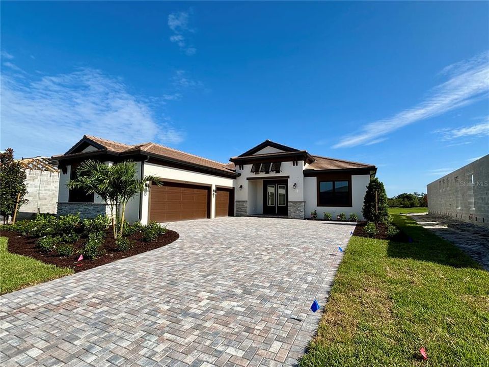 Vendido Recientemente: $1,117,885 (3 camas, 3 baños, 2527 Pies cuadrados)