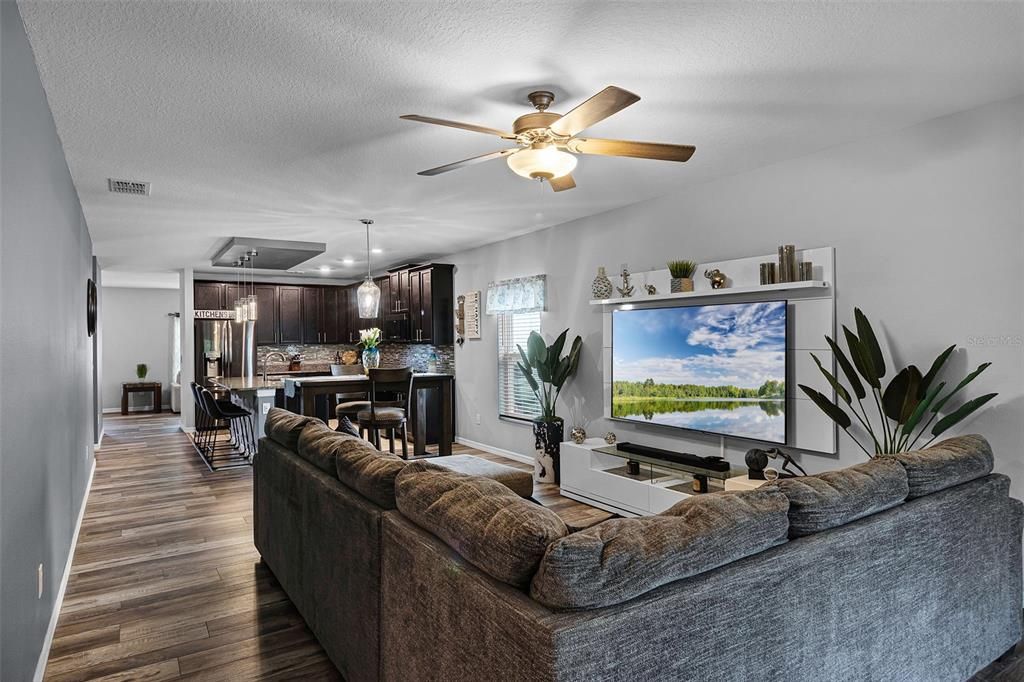 Active With Contract: $349,900 (4 beds, 2 baths, 1973 Square Feet)