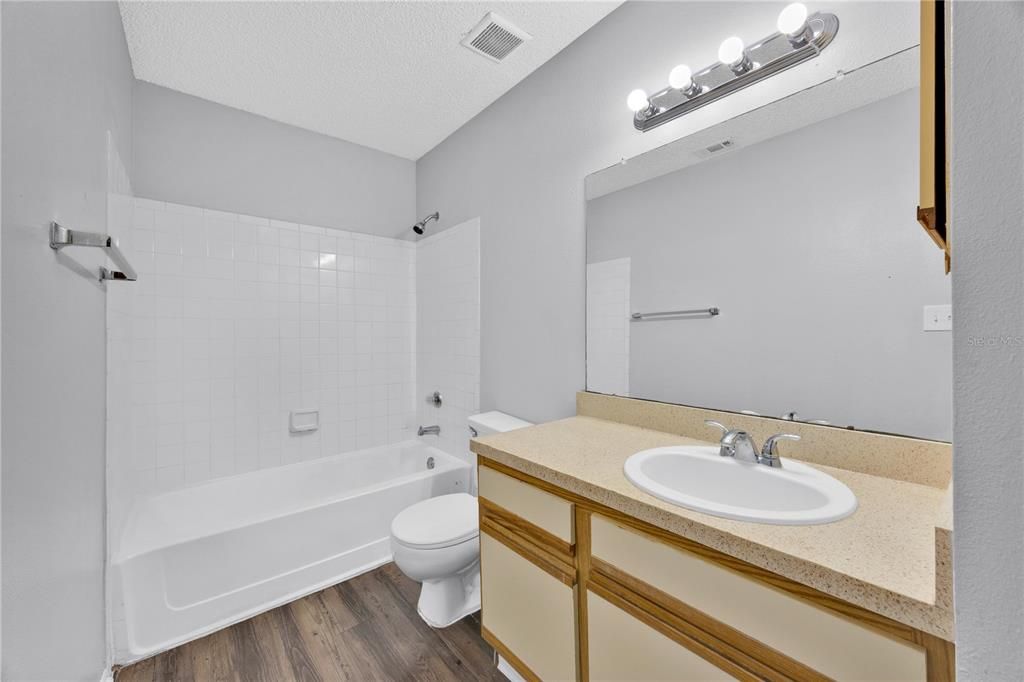 На продажу: $117,000 (1 спален, 1 ванн, 674 Квадратных фут)