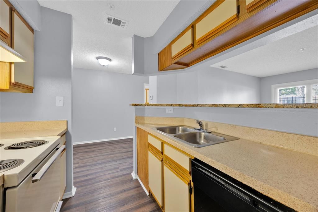 На продажу: $117,000 (1 спален, 1 ванн, 674 Квадратных фут)