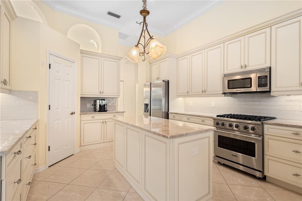 待售: $1,395,000 (3 贝兹, 3 浴室, 3550 平方英尺)