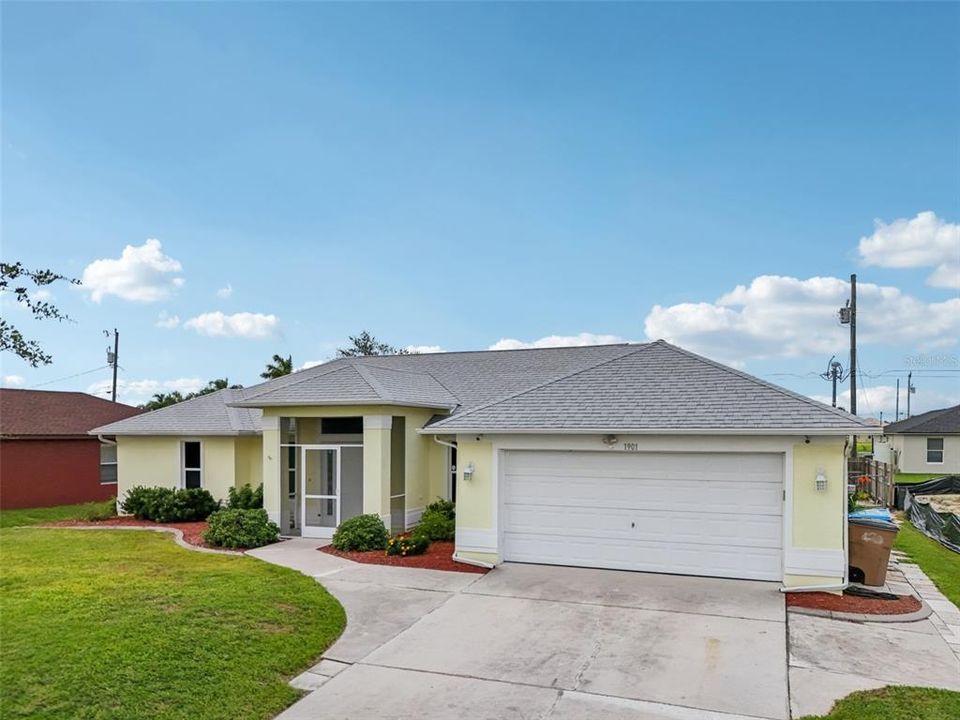 For Sale: $289,500 (3 beds, 2 baths, 1586 Square Feet)