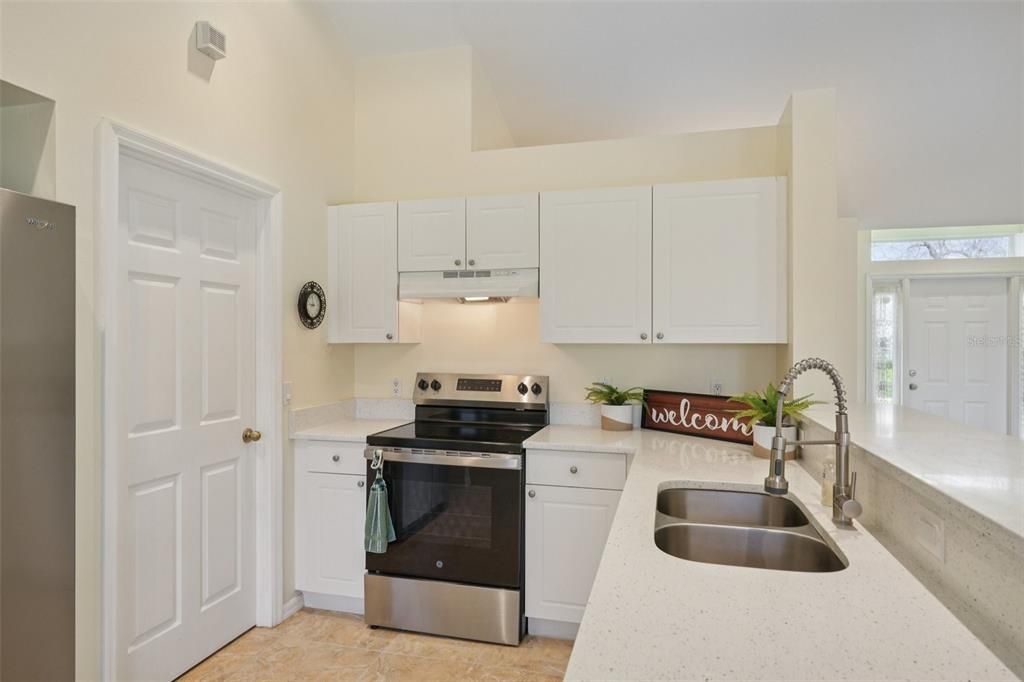 For Sale: $289,500 (3 beds, 2 baths, 1586 Square Feet)