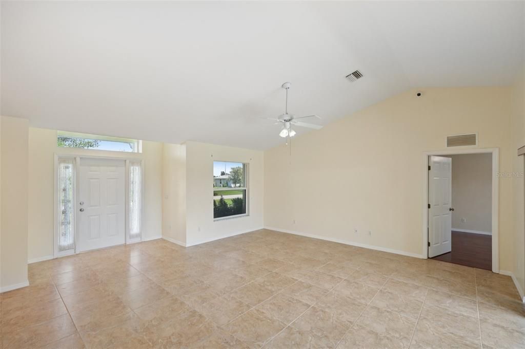 For Sale: $289,500 (3 beds, 2 baths, 1586 Square Feet)