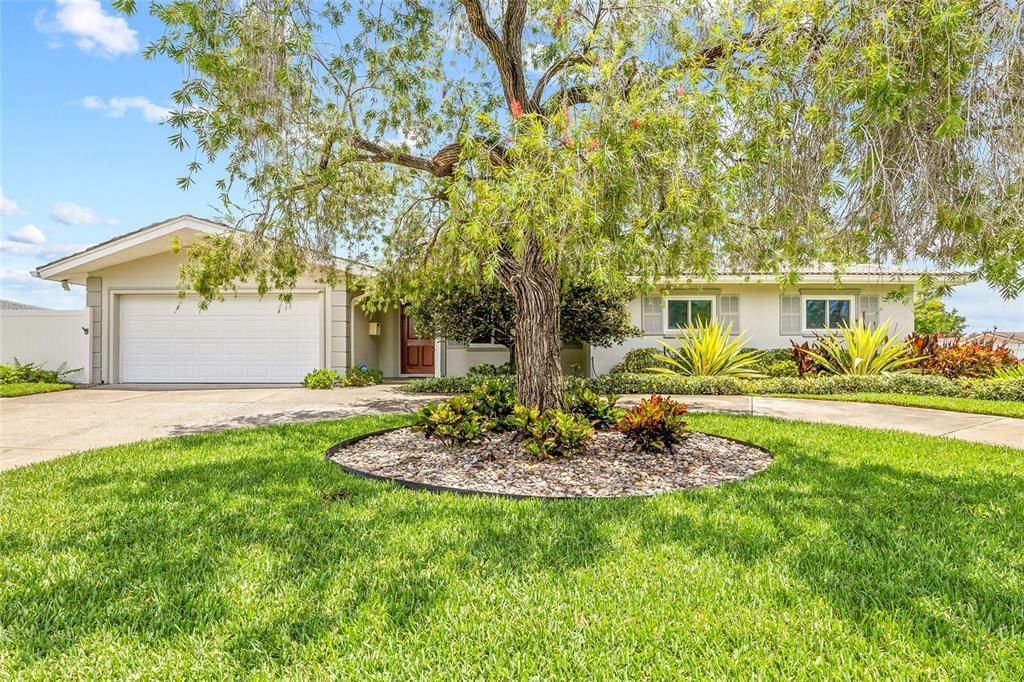 Под контрактом: $849,000 (2 спален, 3 ванн, 1685 Квадратных фут)