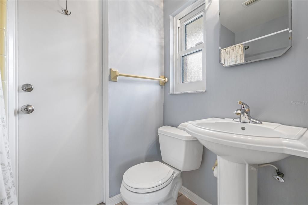 Под контрактом: $849,000 (2 спален, 3 ванн, 1685 Квадратных фут)