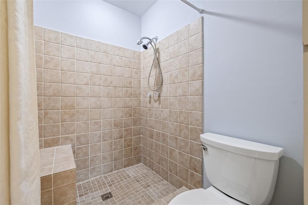 Под контрактом: $849,000 (2 спален, 3 ванн, 1685 Квадратных фут)