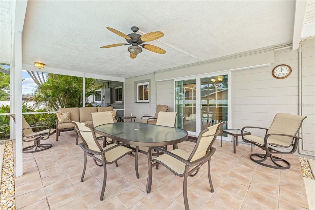 Под контрактом: $849,000 (2 спален, 3 ванн, 1685 Квадратных фут)