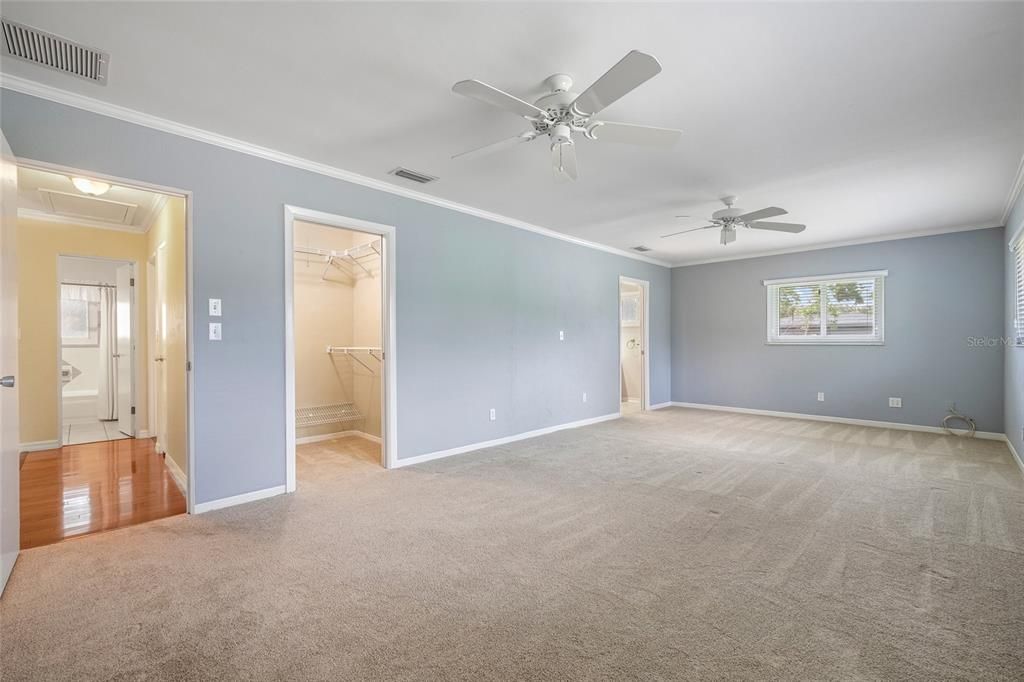 Под контрактом: $849,000 (2 спален, 3 ванн, 1685 Квадратных фут)